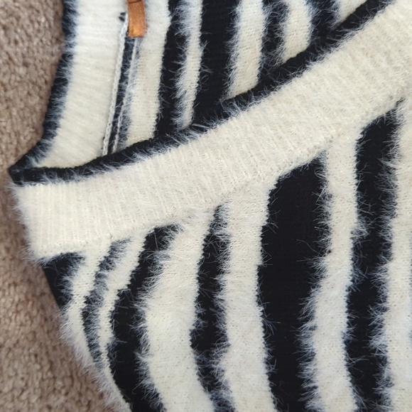 Belldini Zebra Print Eyelash Sweater V Neck Cozy Winter White Black 3XL - Picture 5 of 12